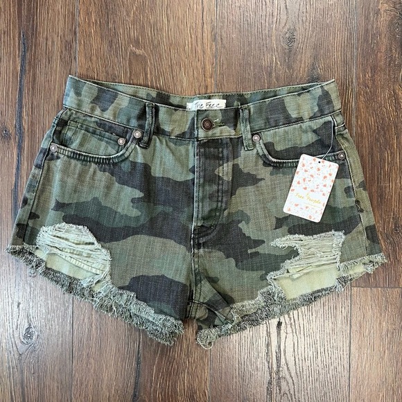🆕 We the free loving good vibrations distressed camp shorts SZ 26/2 - Picture 2 of 7